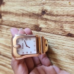 Fendi Mother of Pearl Diamond Women's Wristwatch 33 mm